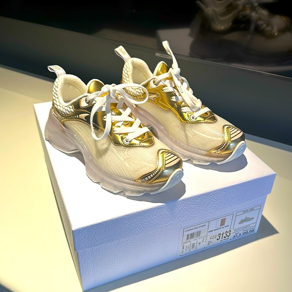 WORN ONCE perfect condition Dior Vibe sneakers, size 7 1/2!